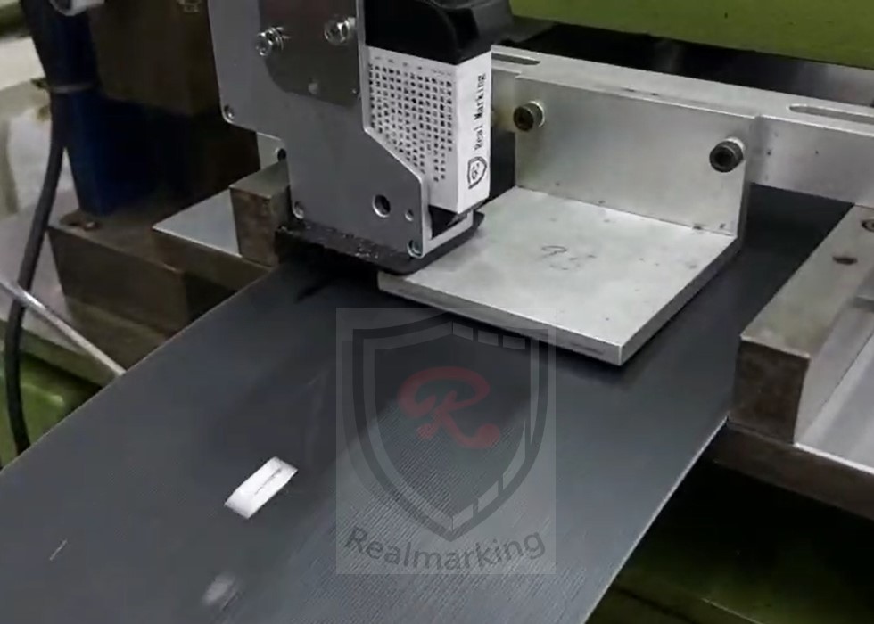 (木地板箭頭標示噴印)-RA+ 勁騰興業 噴印機 噴碼機 噴字機