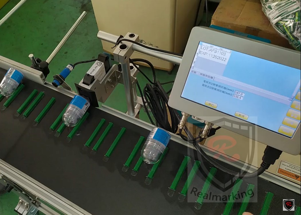 (飲料圓瓶噴印機)瓶底噴印-RA 勁騰興業 噴印機 噴碼機 噴字機