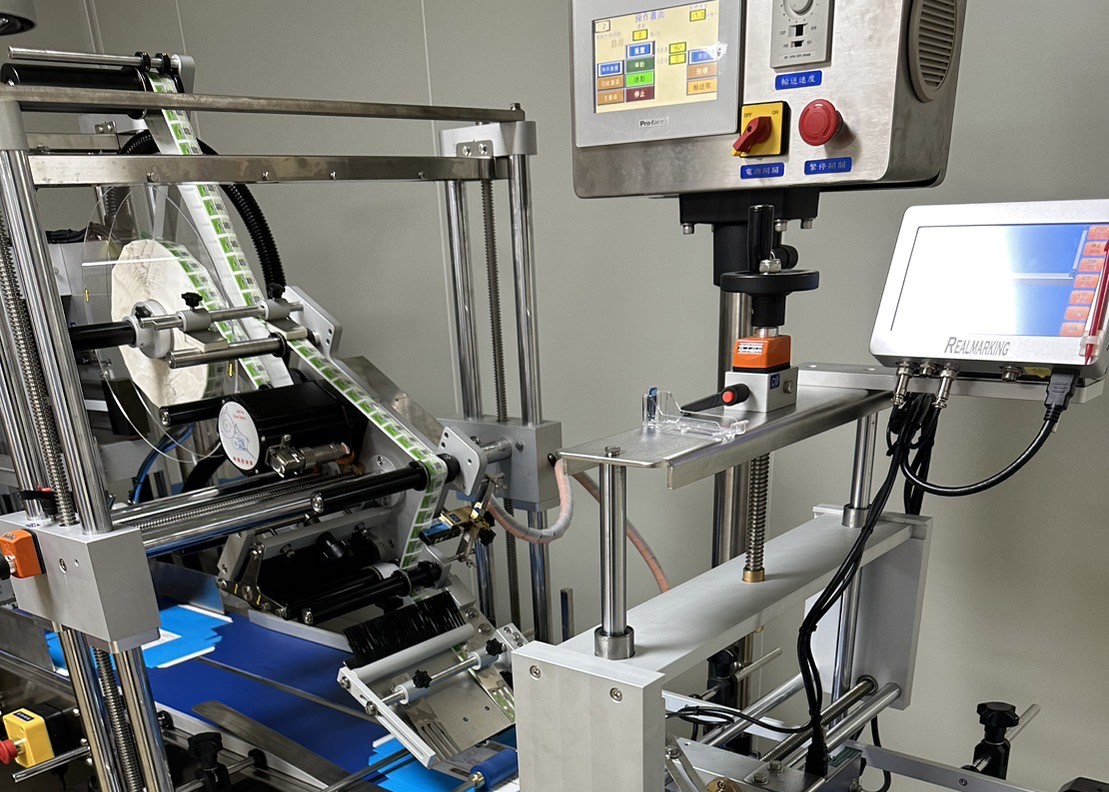 [噴印機] RA+噴印機搭配自動化貼標送料機 製造日期-有效日期-批號 噴碼機 噴字機